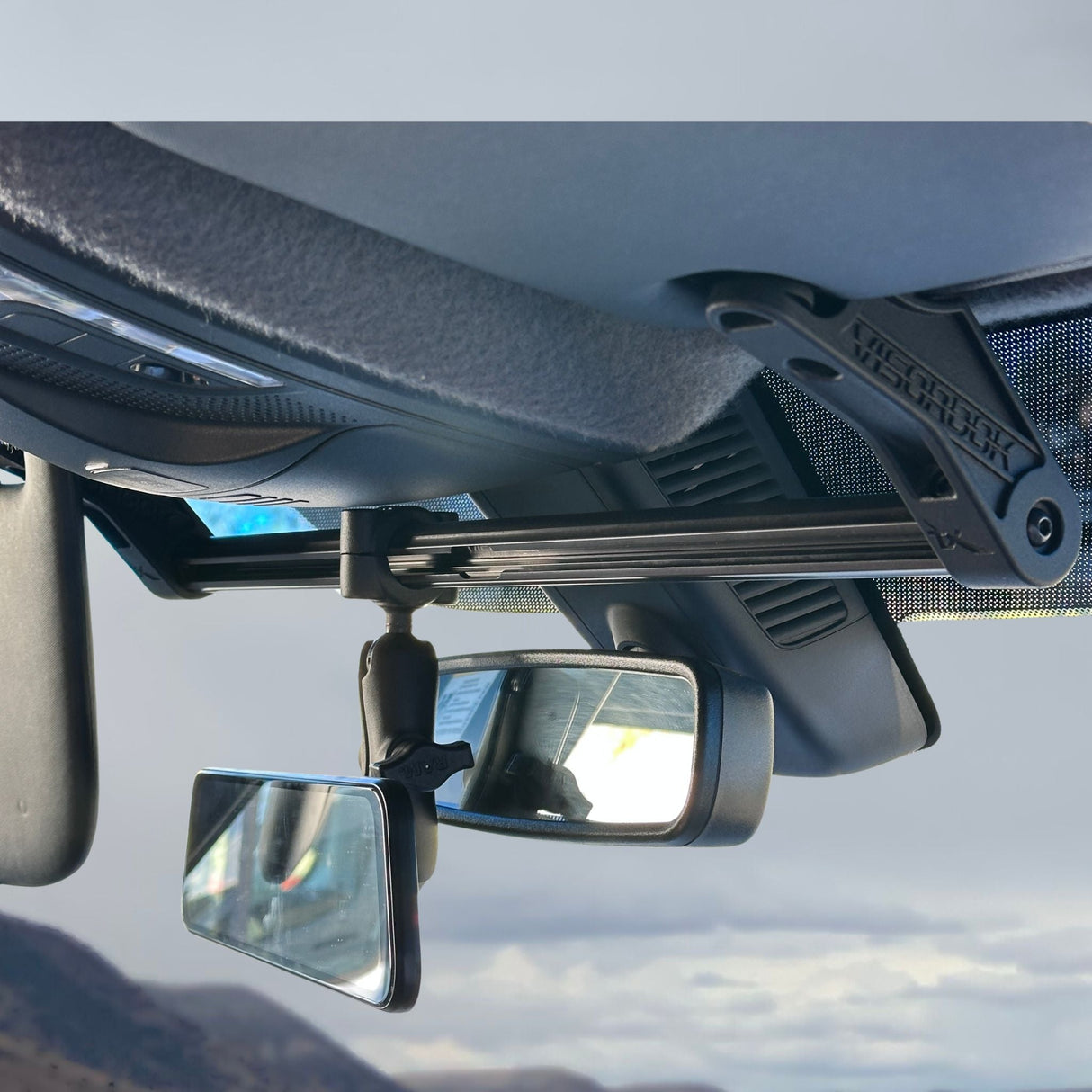 TERRA X Sprinter Van Visor Tube Mount for Navigation Devices and Accessories – TERRA X Visordok TubeTrak