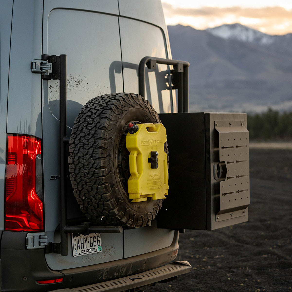 Aluminess Large Frontloader Bolt-On Mounting Plate