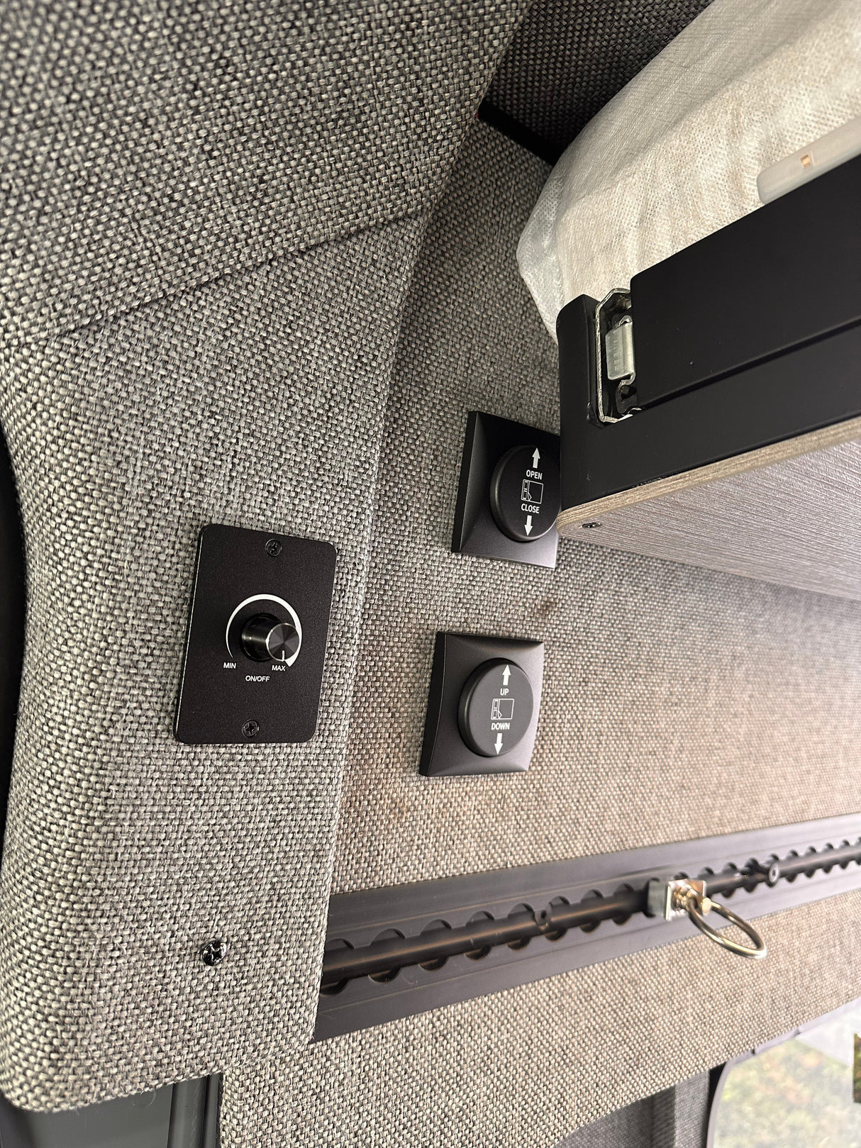 Tec Vanlife / RoamlabX Camper Van Expandable Elevator Bed