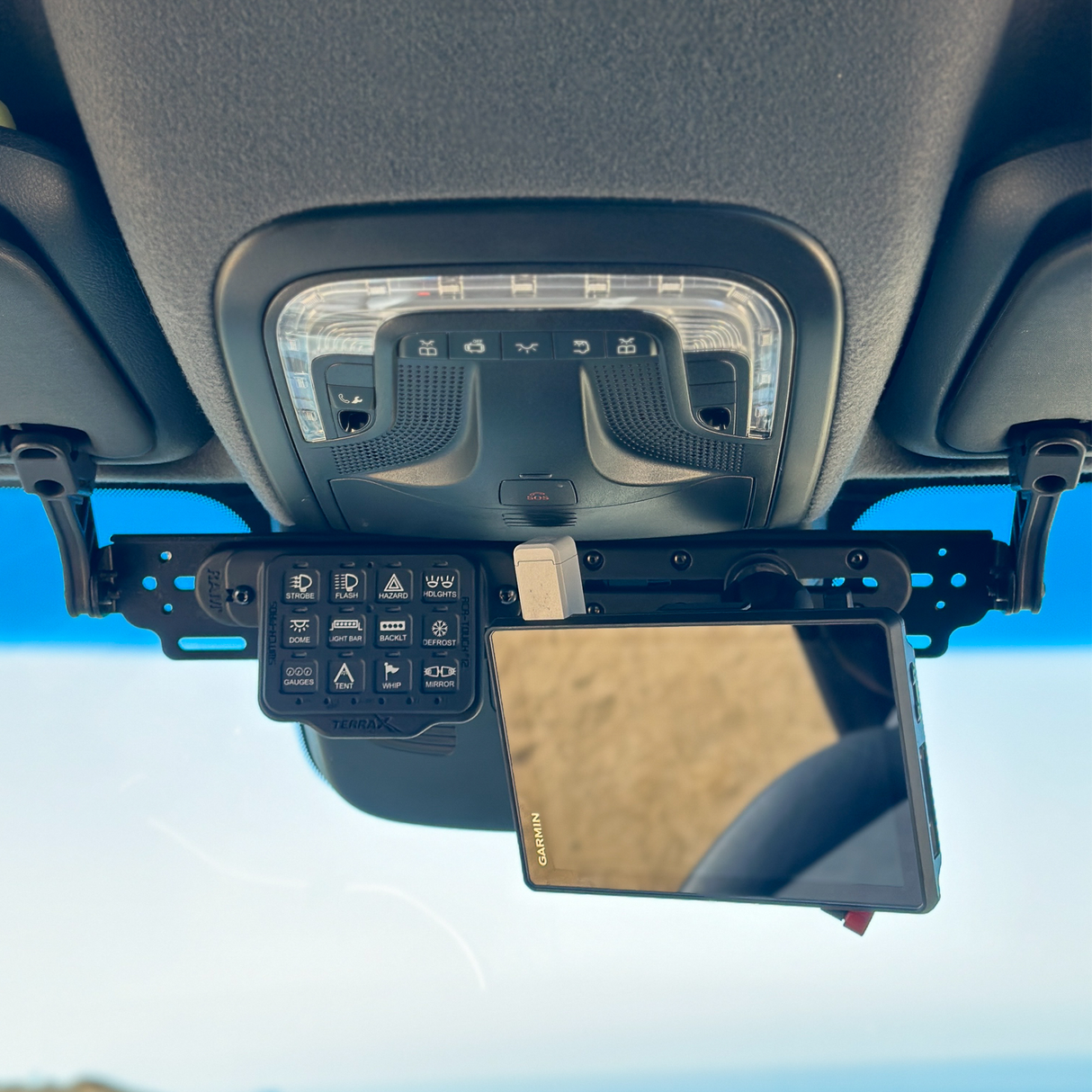 TERRA X Sprinter Van Visor Track Mount for Navigation Devices and Accessories – TERRA X Visordok (NCV3 & VS30)