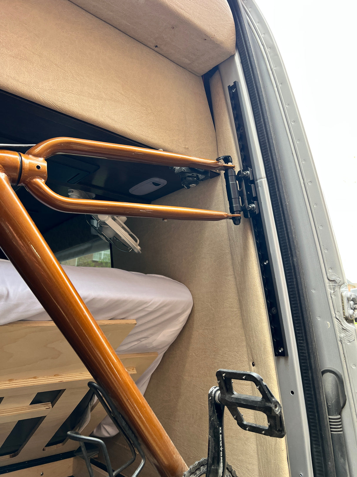 VanEssential Rectangle Venture L-Track (2 Pack)