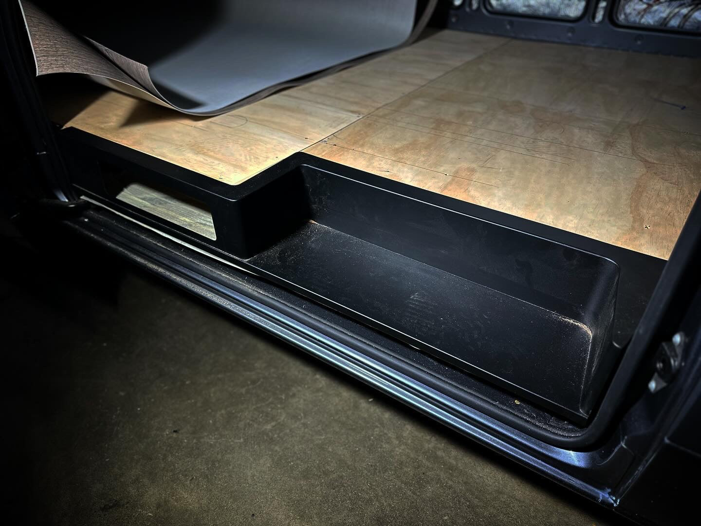 うんてい　雲梯　室内W1820×H1850×D600（1000） Tec Vanlife 2008+ Mercedes Sprinter Sliding Door Storage Step