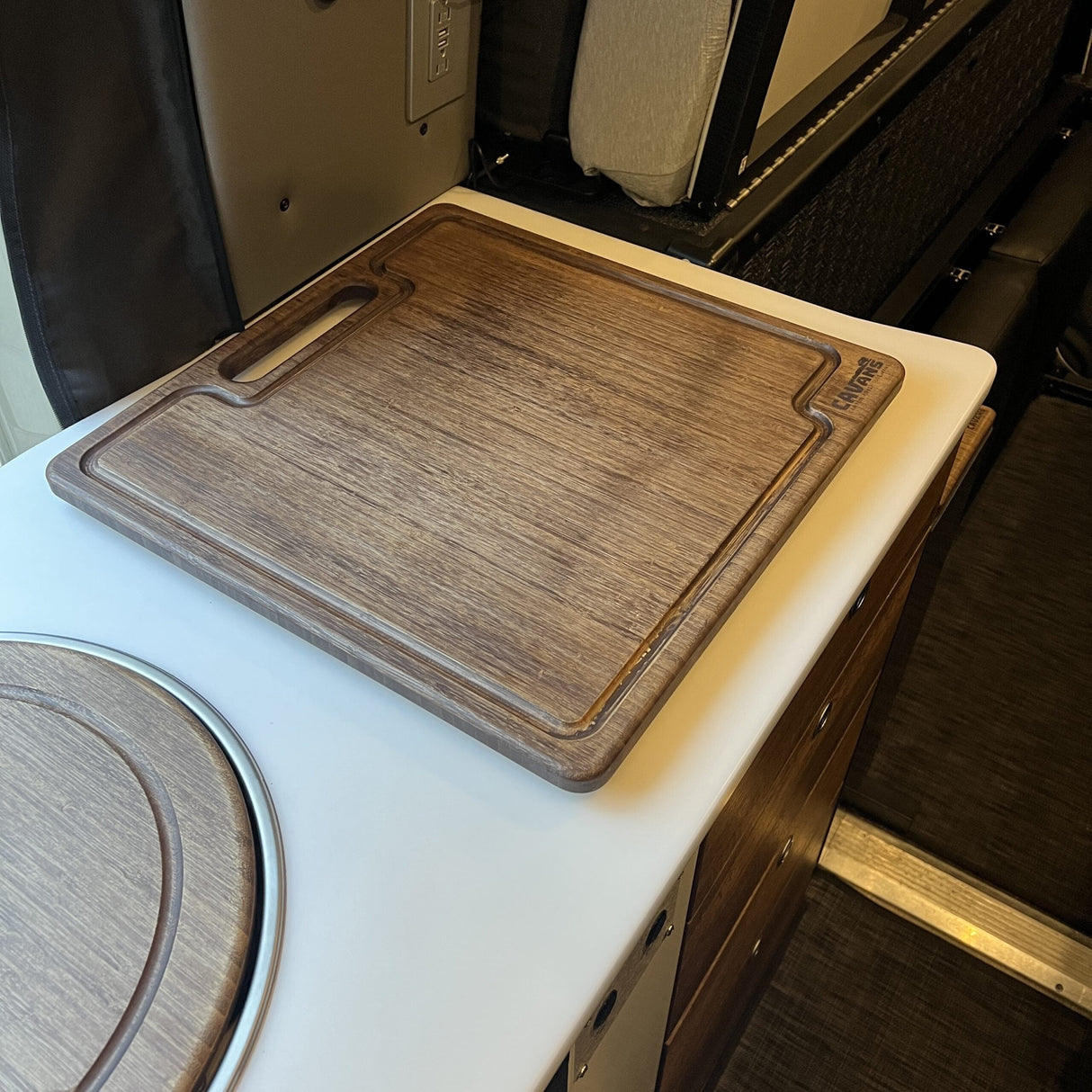 Canyon Adventure Vans Bamboo Cutting Board - STO (chocolate)