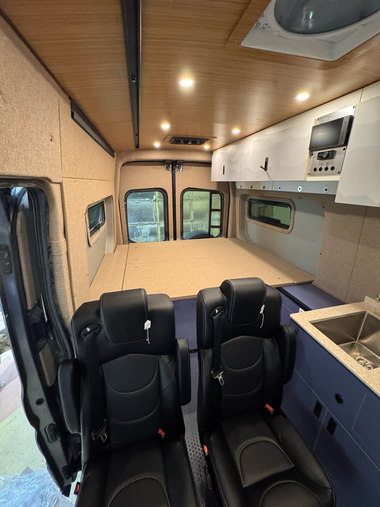 GoCode 2015+ Ford Transit 148"/148" EXT Innie Sleeper - Driver Side