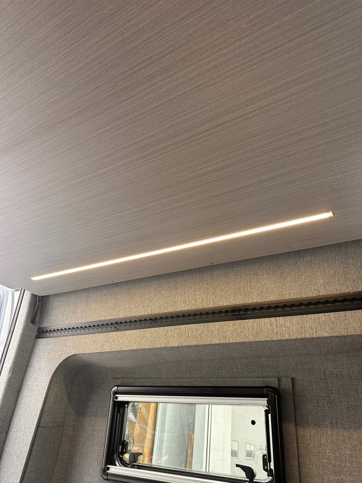 Tec Vanlife Camper Van Expandable Elevator Bed