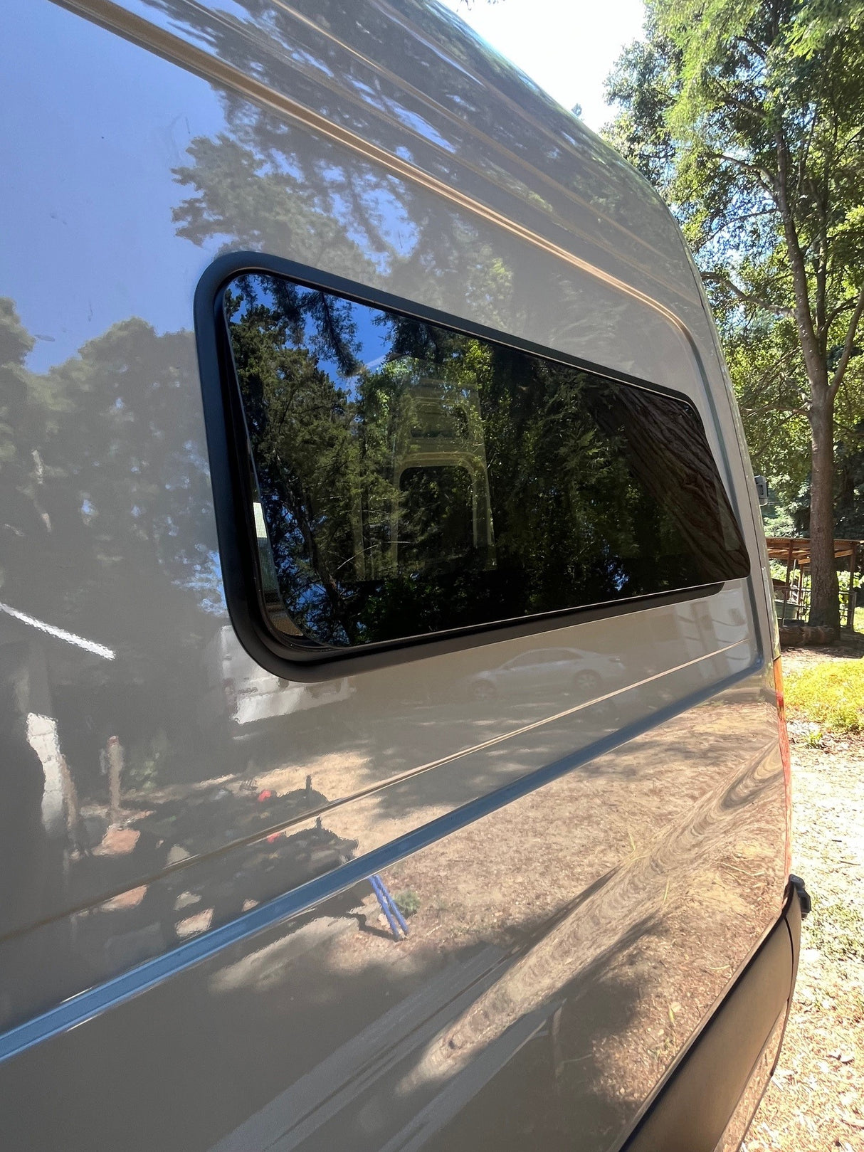 VWD Universal Awning Bunk Window (AWN4015C)-10