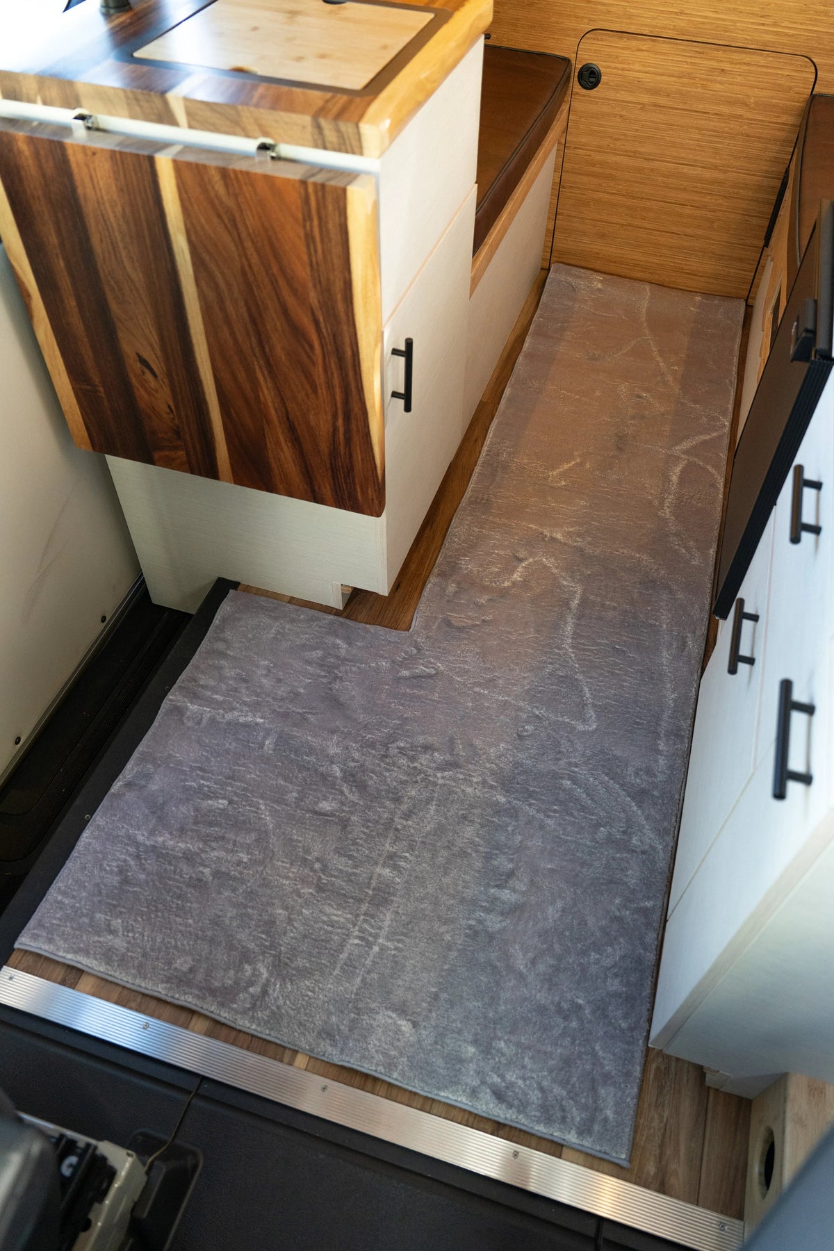 Sandy Vans L-Shaped Mercedes Sprinter Van Rug